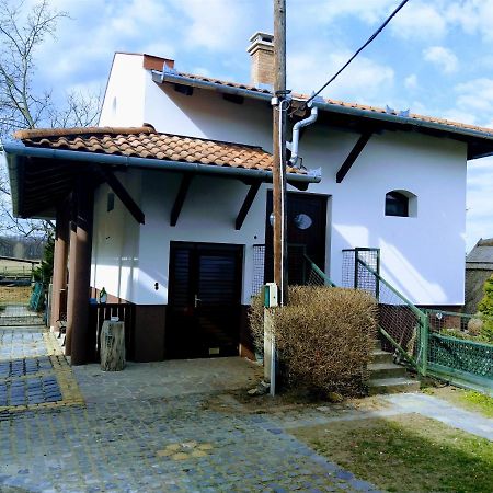 Dabasi Lovas Vendeghaz Hotel Exterior photo