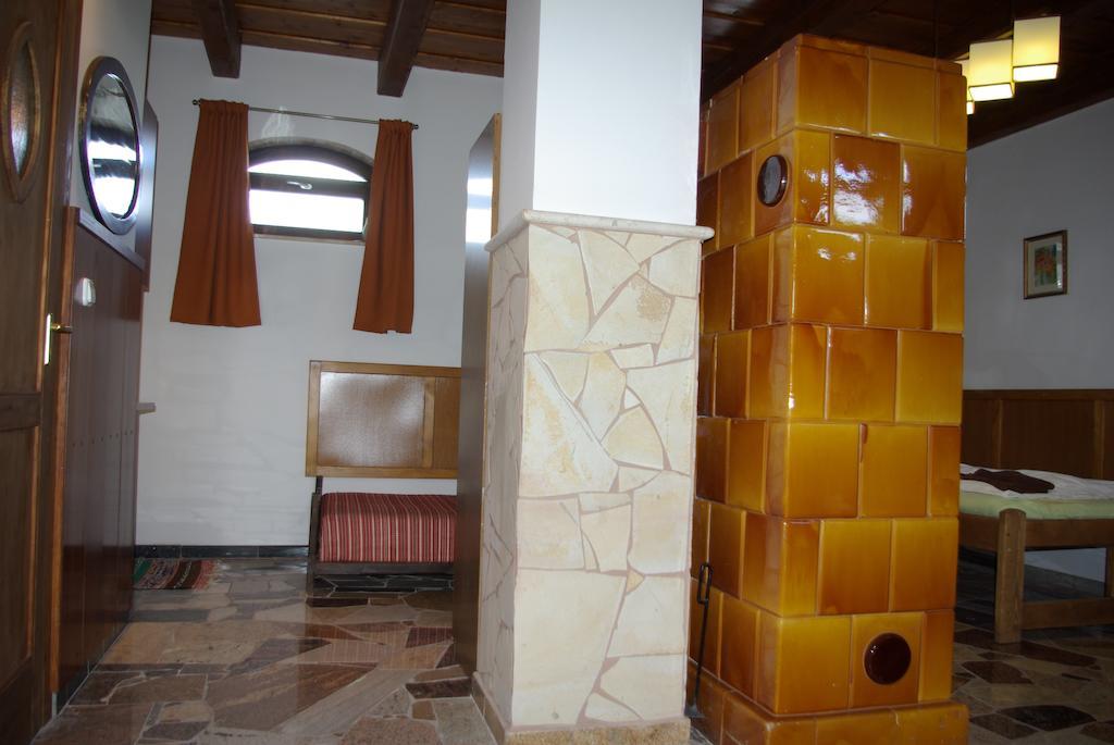 Dabasi Lovas Vendeghaz Hotel Exterior photo