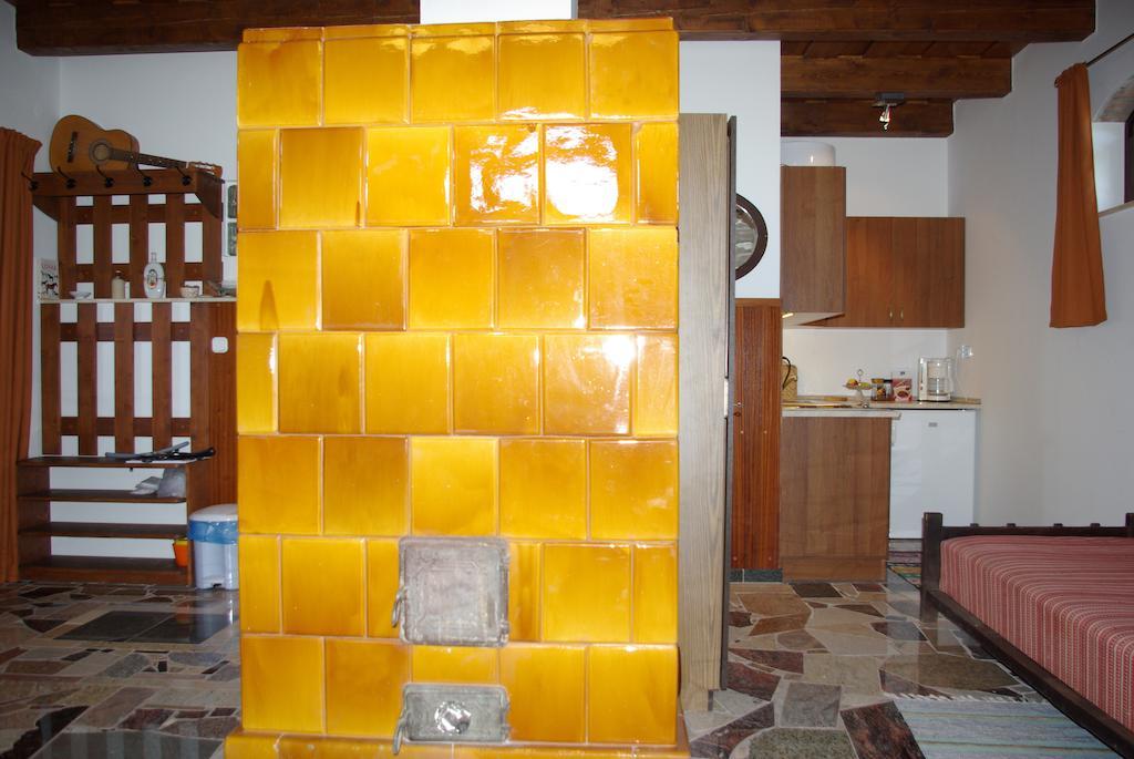 Dabasi Lovas Vendeghaz Hotel Room photo